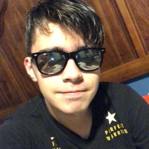 Meet your Posher, Dominic